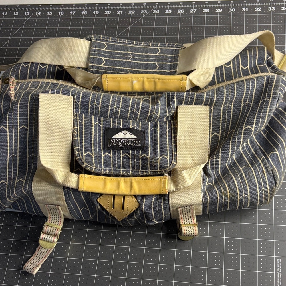 Jansport Duffle Bag shoe compartment y2K js0A2T36